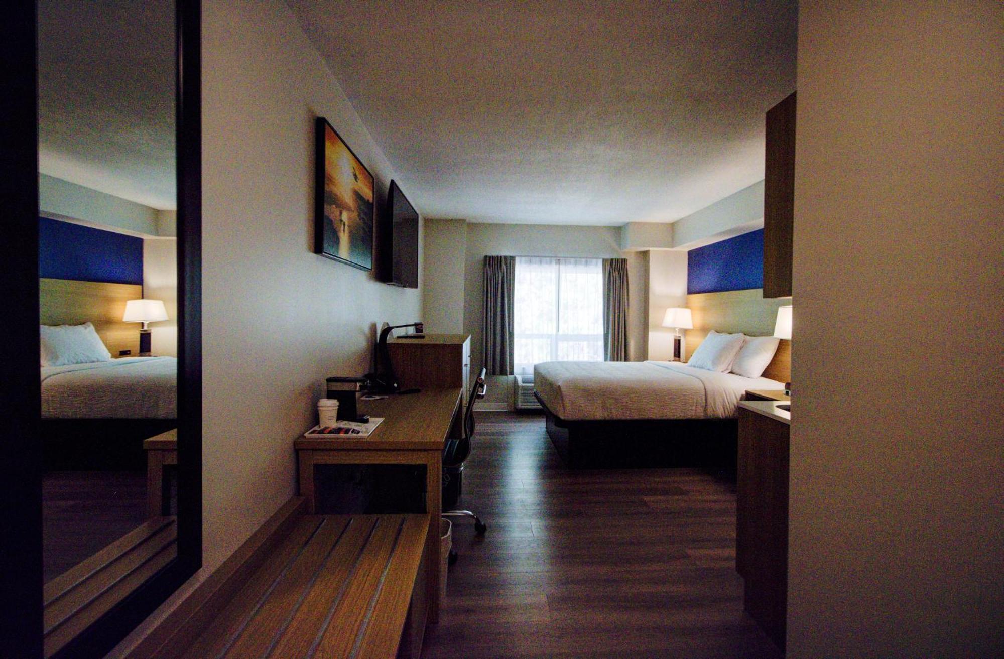 Baymont By Wyndham Gold River エクステリア 写真
